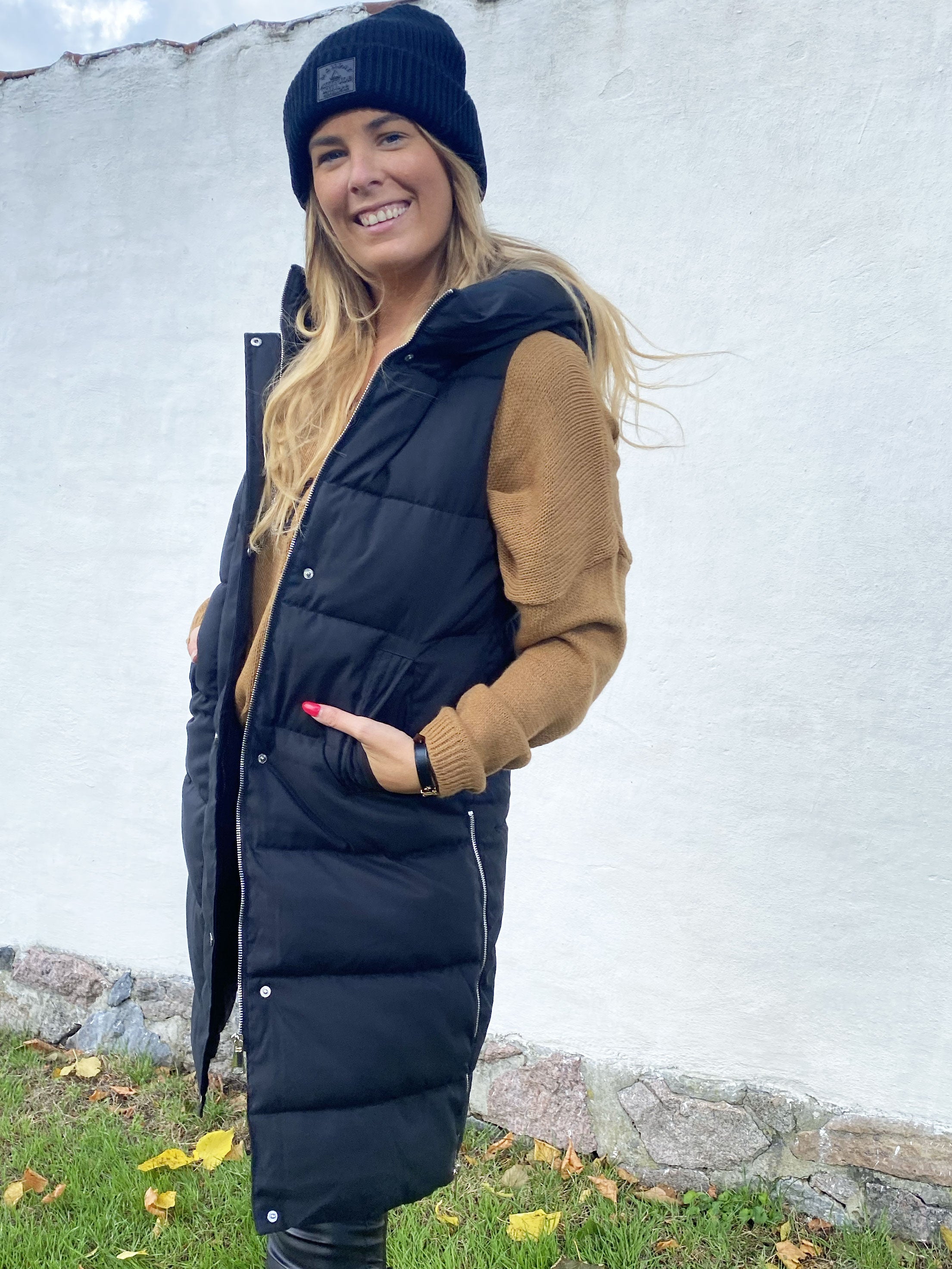 Xenia - Lang dynevest med hætte